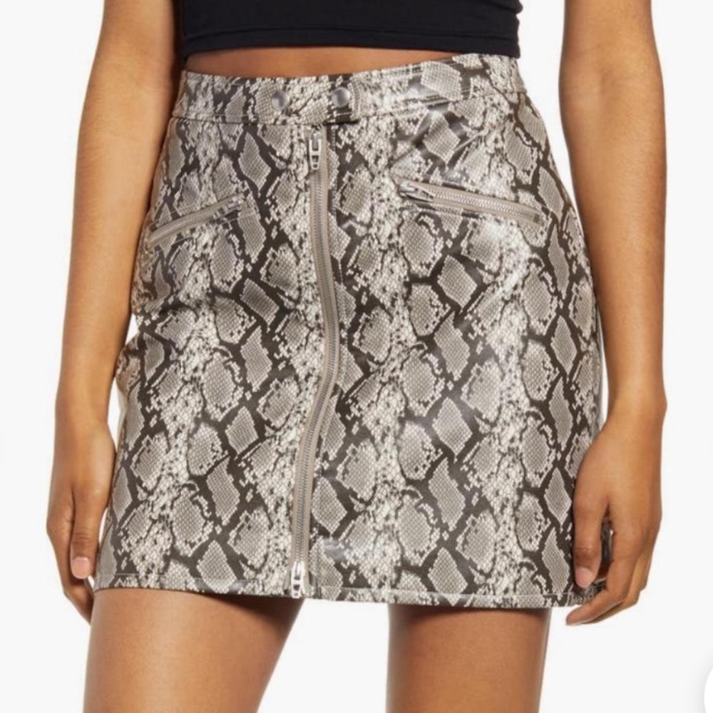 Blank NYC gray snake skin mini zipper skirt sz 28